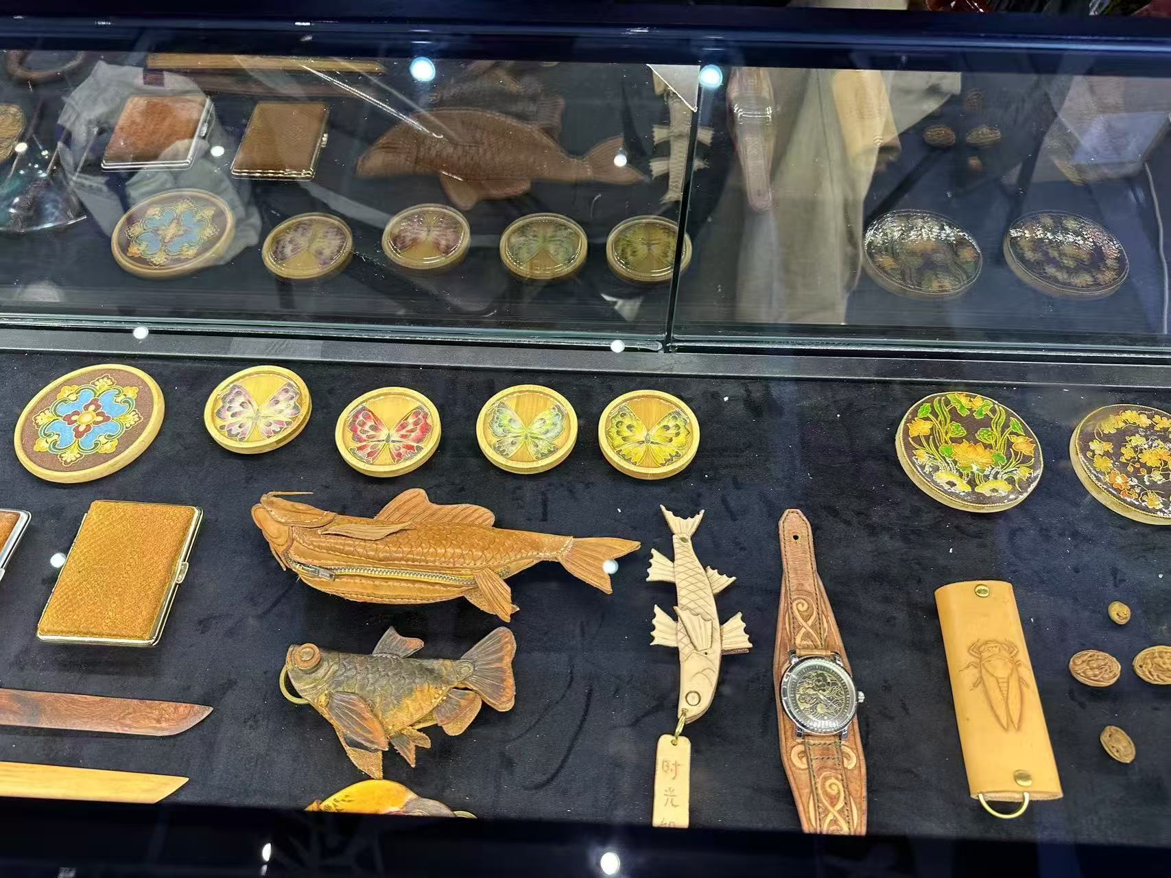 图9：展览会作品2 (1)