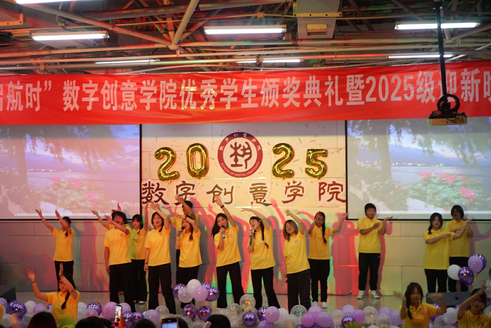 《我们都是追梦人》