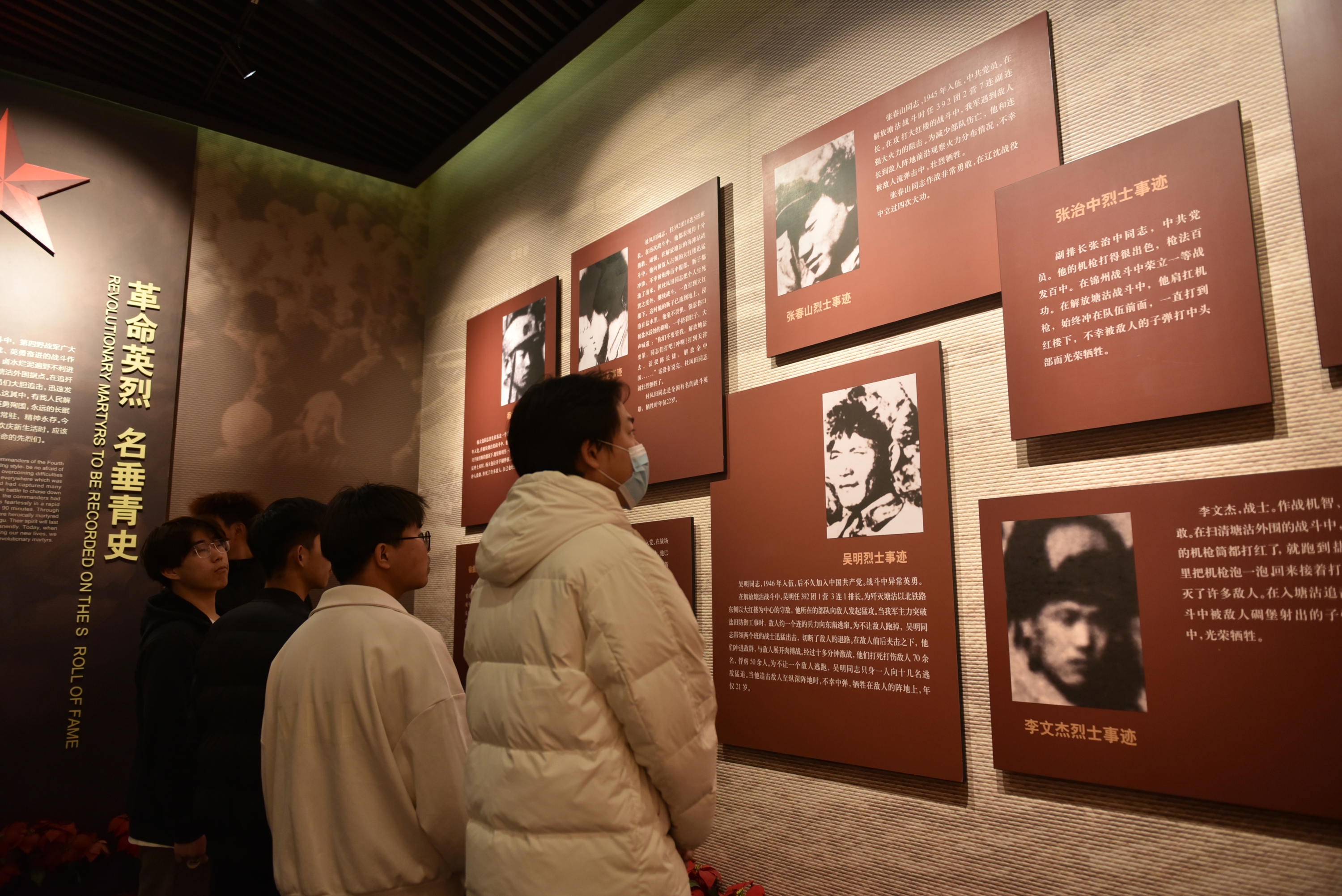 学生参观塘沽解放纪念馆